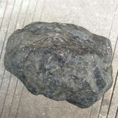 DZ641  12.6公斤莫湾基全赌料，打灯透彻，种水超赞，有飘花表现，皮壳沙砾均匀细腻，多