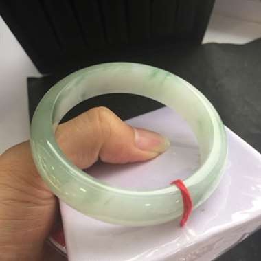 糯种飘花手镯 底细干净 完美无裂 性价比超高