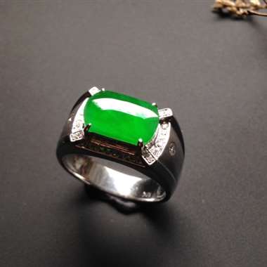 冰种阳绿马鞍戒 18K金镶嵌 裸石7-12-2毫米 内径18 指圈17号