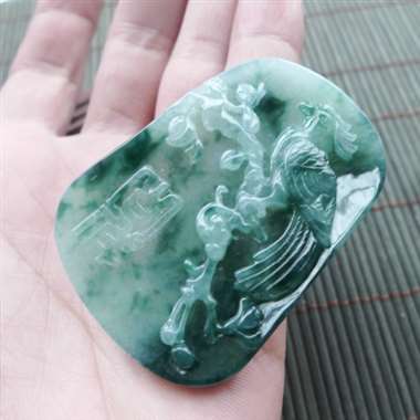 111829完美好种飘花绿鸟语花香挂件cy，种水足，料子细腻，雕工精湛，佩戴漂亮，尺寸52.6-39