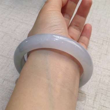 冰润正装57.6手镯，起胶！天然石纹，打灯可见，不影响上手效果，通透水润，冰清玉洁