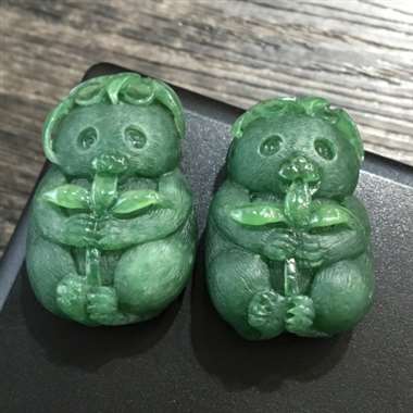 一对熊猫，大宝小宝[呲牙]，完美色阳，雕工精湛，肥嘟嘟，无敌可爱，性价比高，推荐，尺寸32.6*21