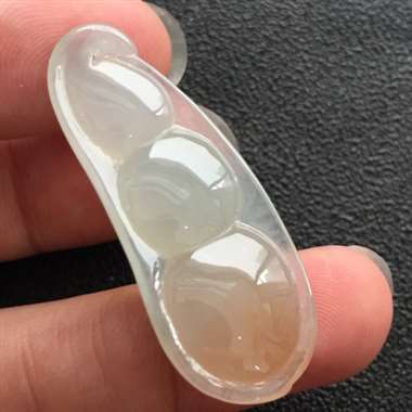 冰种飘花四季豆吊坠 尺寸：40.7×16.5×8.6mm