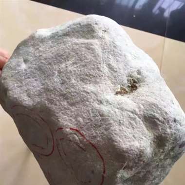 RLL❤31公斤大猛料来啦，全身多处是色，够辣够阳，绿汪汪的爆透水头，裂纹少，色莽白莽，绿汪汪的，手