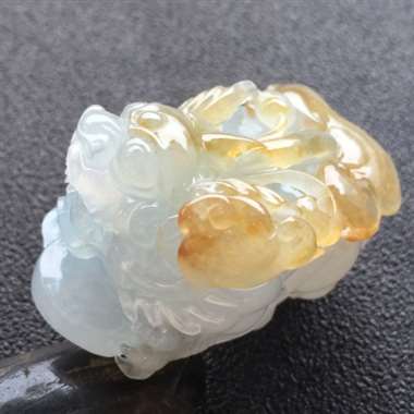 冰种带黄翡完美精品貔貅!种好,水头好,雕工细致,线条流畅。尺寸:38.6-27.5-26.4 冰种带黄翡完美精品貔貅!种好,水头好,雕工细致,线条流畅。尺寸:38.6-27.5-26.4