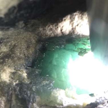 DR62 5.9公斤莫湾基开窗料,糯冰蓝水,天蓝底色,种老肉细,他处也有同样表现,还有多个绿松 DR62 5.9公斤莫湾基开窗料,糯冰蓝水,天蓝底色,种老肉细,他处也有同样表现,还有多个绿松