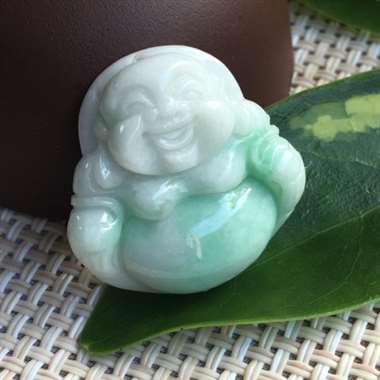 一处打磨不平，色甜美，水润，细腻，厚装，圆润饱满，性价比很高～～可配绳或银扣头 24.