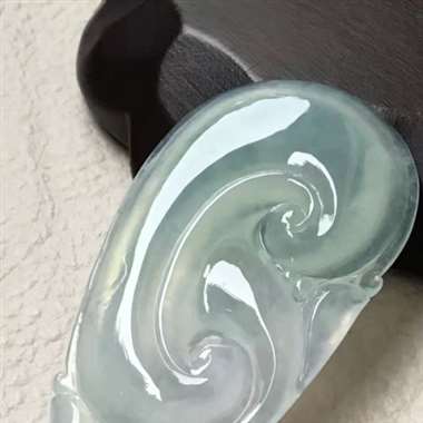 缅甸翡翠冰种如意
