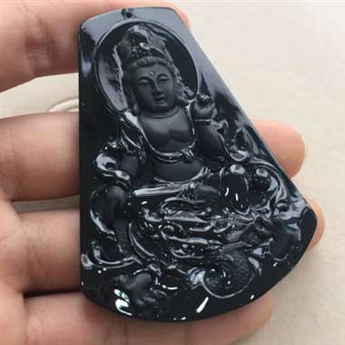 冰种墨翠完美观音，黑度极度黑，纯手工打造，雕工精细尺寸：68.3-50.1-8.0