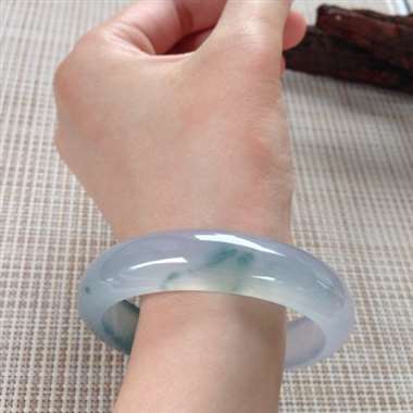 17041427#正圈尺寸：54.2x13.2x7.3mm 冰飘花镯，很纯很细腻的品质，种老水足，起