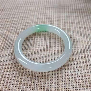 17041405#圆条尺寸：54.7x10x9.4mm 细润翠色镯，很好的一块料子，非常水润，品相清