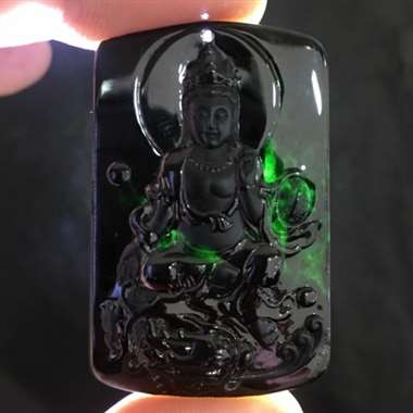 冰种完美墨翠观音,黑度极黑,打灯翠绿,性价比超高。 冰种完美墨翠观音,黑度极黑,打灯翠绿,性价比超高。