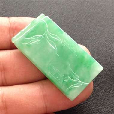 冰种晴水绿花件吊坠 水润色靓 工精雕细 完美