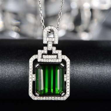 18k镶嵌，主石10.58ct，配钻0.4ct，总重5.54g