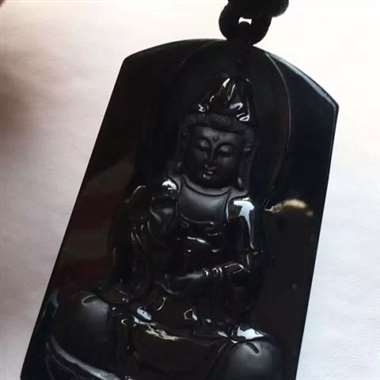 ♥️墨翠:观音菩萨，完美无裂纹，细腻干净，黑度极黑，性价比高，纯手工打造，打灯透绿
