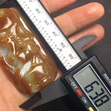 翡翠黄翡“马到成功”吊坠，雕工精美，水润起光，厚装完美，性价比高，实物更漂亮，大小：63.8/34.