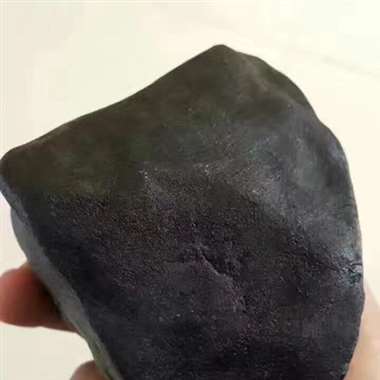 WW56新货1公斤。各应角全赌料，整块都有水头表现，种老水长，翻炒均匀，对桩的微。尺寸:8-6-6