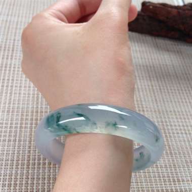 17041427#正圈尺寸：54.2x13.2x7.3mm 冰飘花镯，很纯很细腻的品质，种老水足，起
