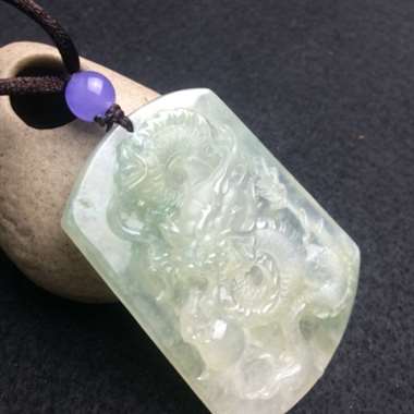 冰种飘花龙牌,种水很好,冰透感很好,做工精细,有白棉飘絮,哪怕是棉也很好看,棒棒嗒~4 冰种飘花龙牌,种水很好,冰透感很好,做工精细,有白棉飘絮,哪怕是棉也很好看,棒棒嗒~4