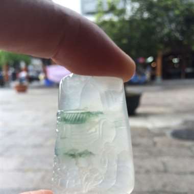 缅甸翡翠A货，冰种飘花，山水风光秀丽迷人，完美的，美的不要不要的，千万不要错过哦。