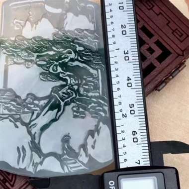 L高冰种飘蓝花《山水，锦绣前程》。冰透起钢光，水润怡人，完美，高大上