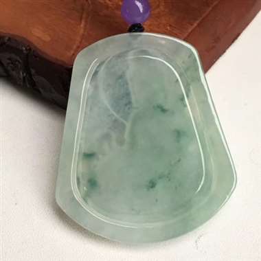 冰种飘阳绿观音吊坠，雕工精美，冰透细腻，水润起光，完美漂亮，性价比高，大小：57.2/46.9/6.