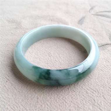 天然翡翠A货糯种飘花完美正圈手镯 天然翡翠A货糯种飘花完美正圈手镯