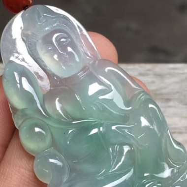 冰种持莲观音，尺寸:50.0*28.1*5.3mm，种水佳，水润通透，底色甜美，泛光起胶，完美。H1