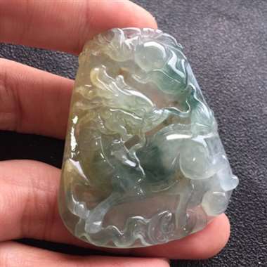 冰种飘双彩麒麟牌挂件