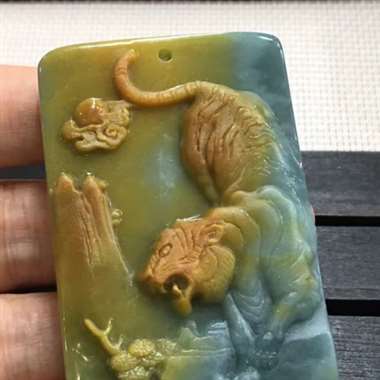 下山虎，虎行天下，精工雕刻，俏色巧雕，出神入化，活灵活现，霸气十足，大件，细腻，厚庄，完美，值得拥有